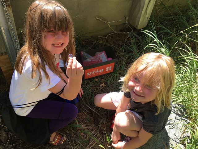 kids with Mueller Park geocache box_approved