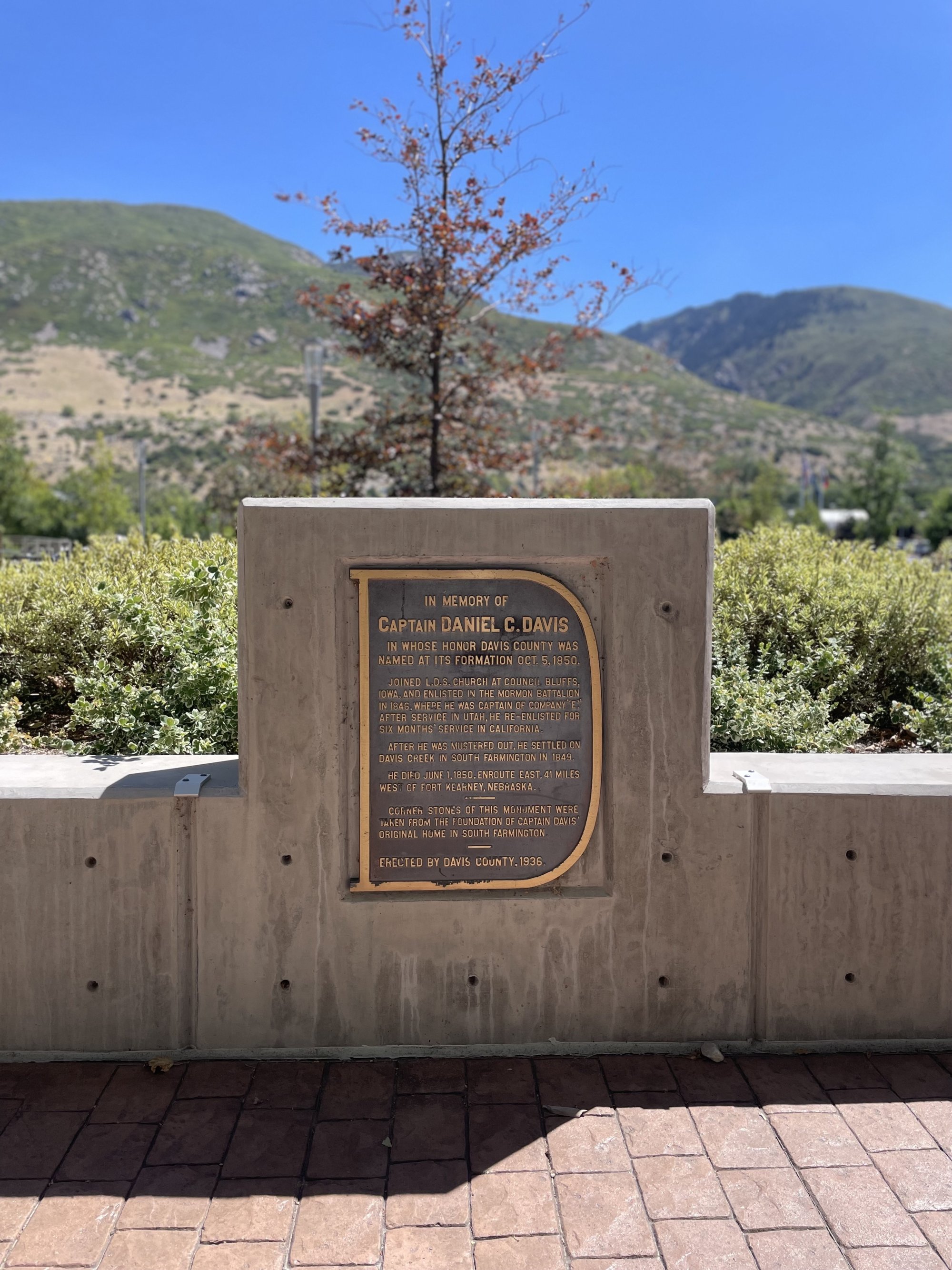 Daniel C Davis Monument, Farmington